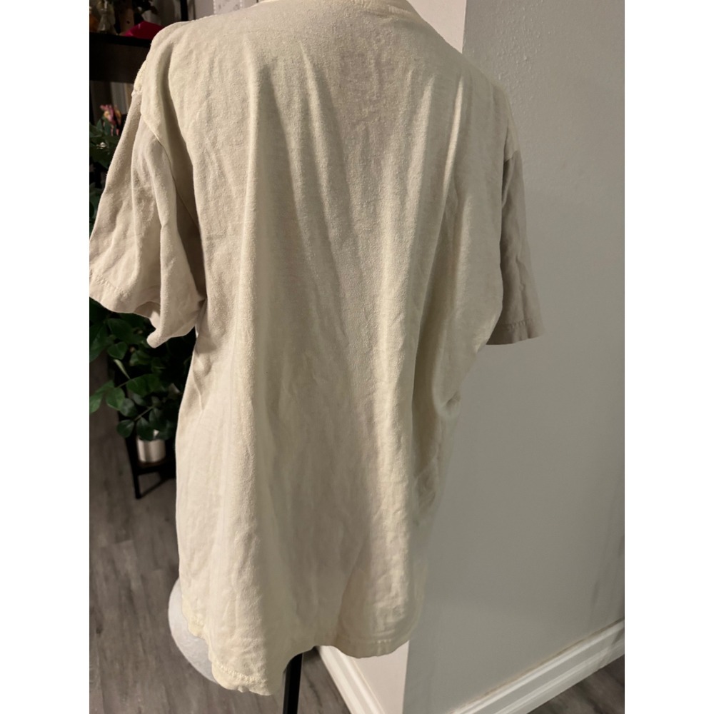 BoxLunch Naruto x Hello Kitty Ichiraku Ramen Shop Graphic T-Shirt Cream Mens L - Picture 3 of 4